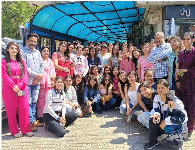 NIFT Bhopal students visit newspaper industry